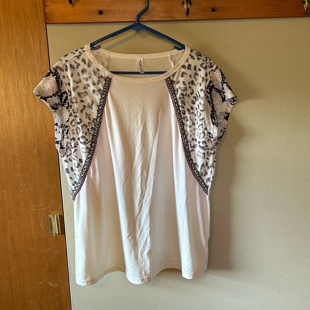 Women’s printed sleeve t-shirt